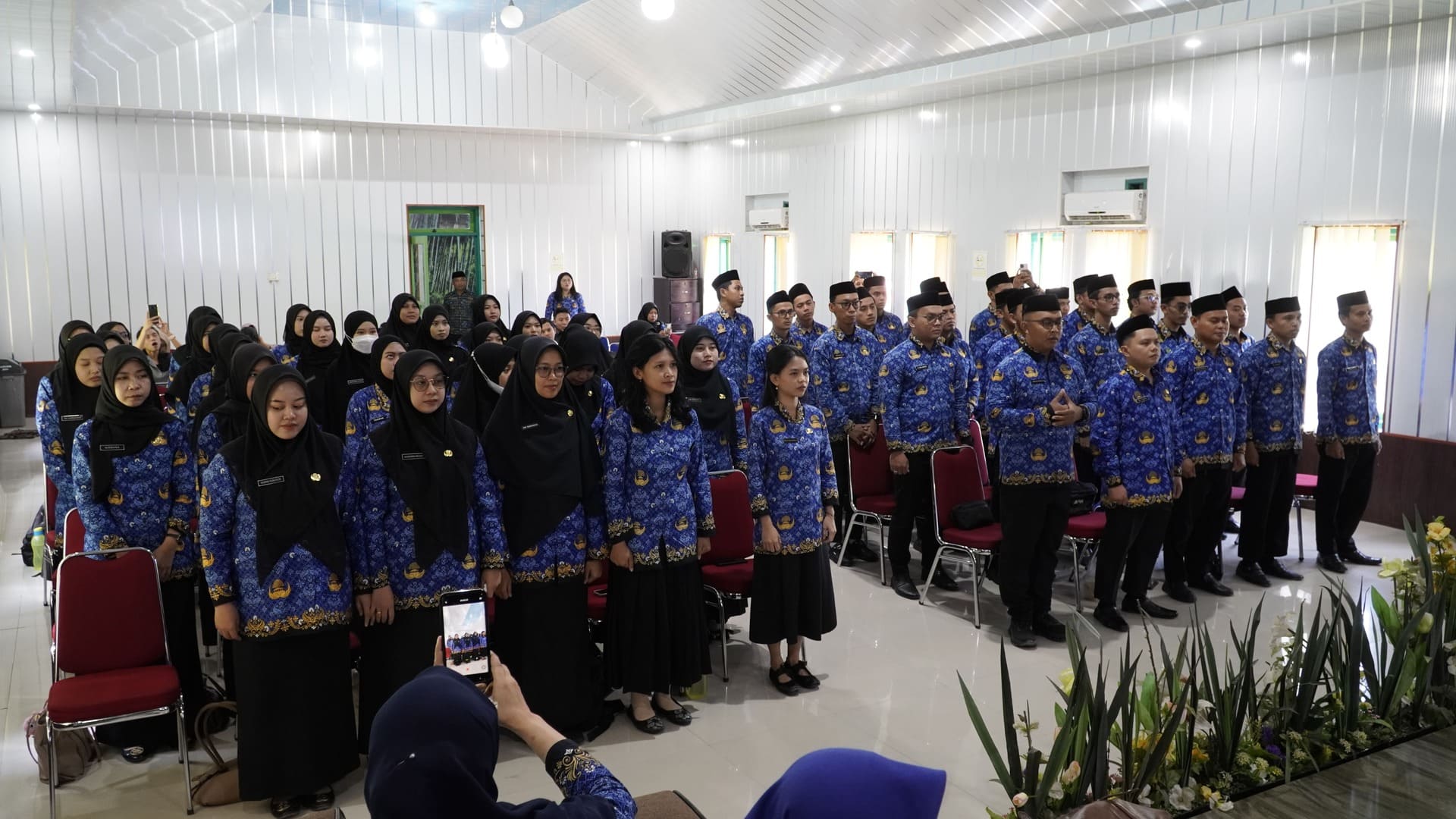 56 PNS Baru Kemenag Tana Toraja Dilantik, Keluarga Titip Harapan untuk ASN Muda