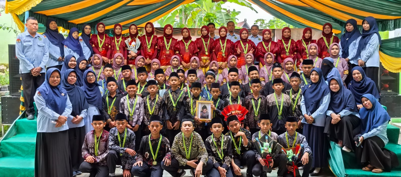 Tak Ada yang Benar-Benar Pergi dari Hati; Momen Haru Penamatan Siswa Kelas VI Bersama Kenangan Sahabat Tercinta yang Telah Berpulang